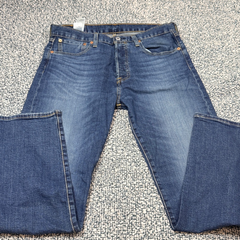 Levis 501 Original Fit Straight Leg Blue Denim Jeans Mens 31x30 Button Fly